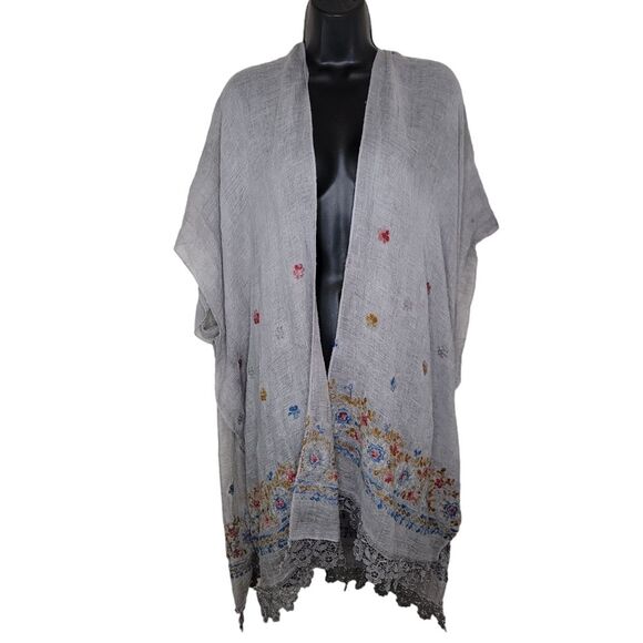 Do Everything In Love Gray Floral Kimono Topper One Size - Picture 1 of 6